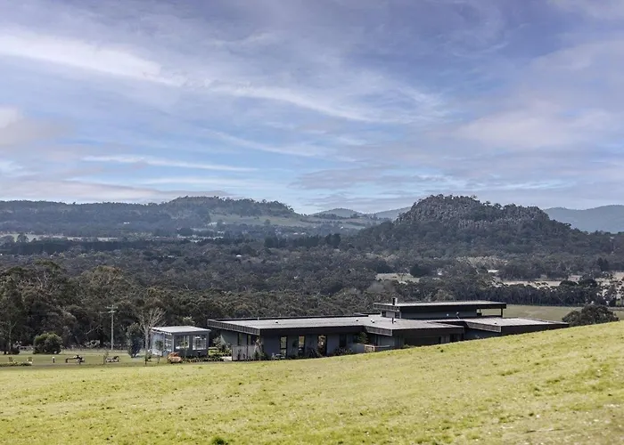Hanging Rock Views Woodend