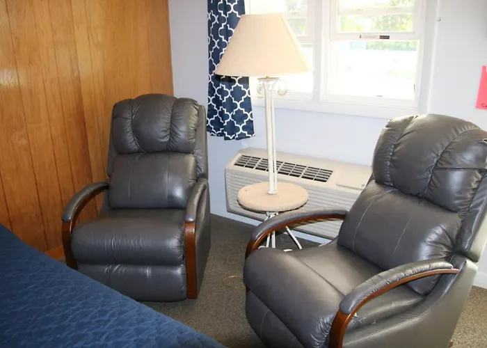 West Winds Motel & Cottages