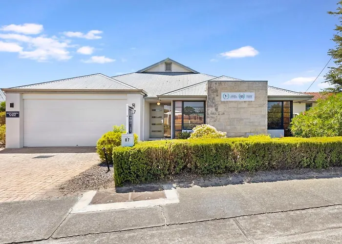 Baudins Of Busselton Bed And Breakfast - Adults Only
