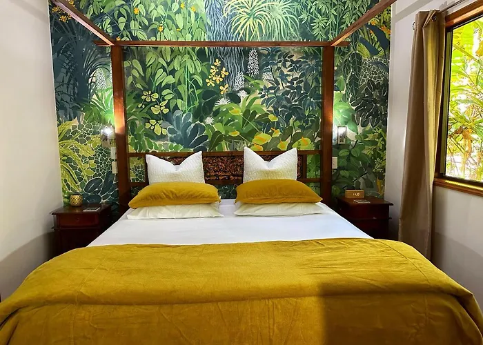 Crater Lakes Rainforest Cottages