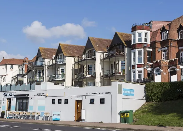 Southend Guest House - Close To Beach, Train Station & Southend Airport
