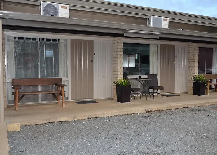 Warwick Motor Inn