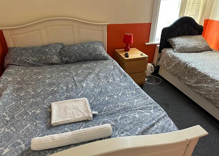 Malvern Lodge Guest House- Close To Beach, Train Station & Southend Airport