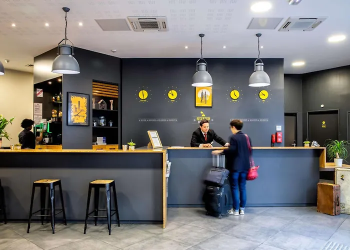 Best Western Plus Suitcase Paris La Defense