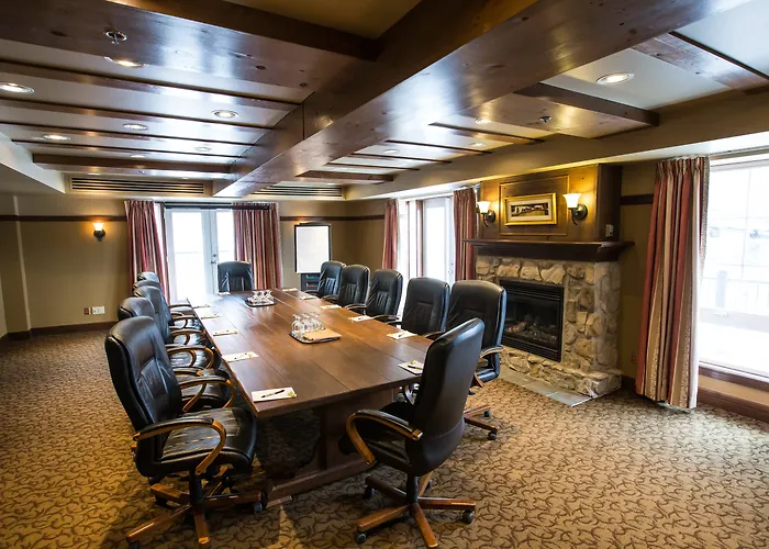 Holiday Inn Express & Suites Tremblant By Ihg