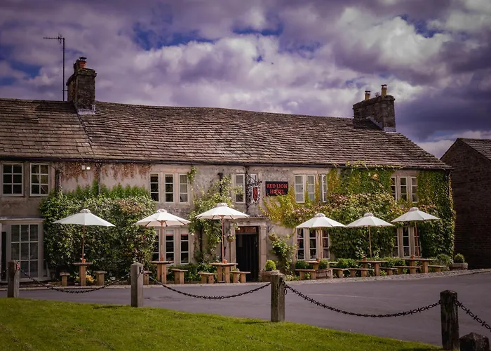 The Red Lion & Manor House