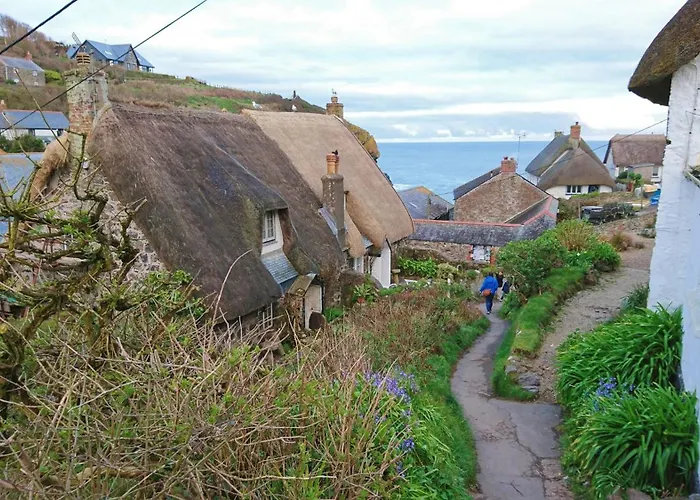 Cadgwith Cove Inn