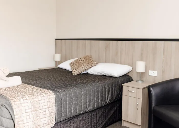 Starline Motor Inn