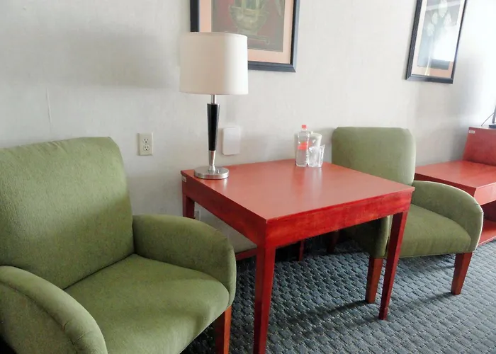 Holiday Inn Express&Suites Toluca Zona Aeropuerto, an IHG Hotel