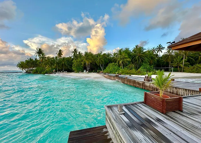 Fiyavalhu Resort Maldives Mandhoo