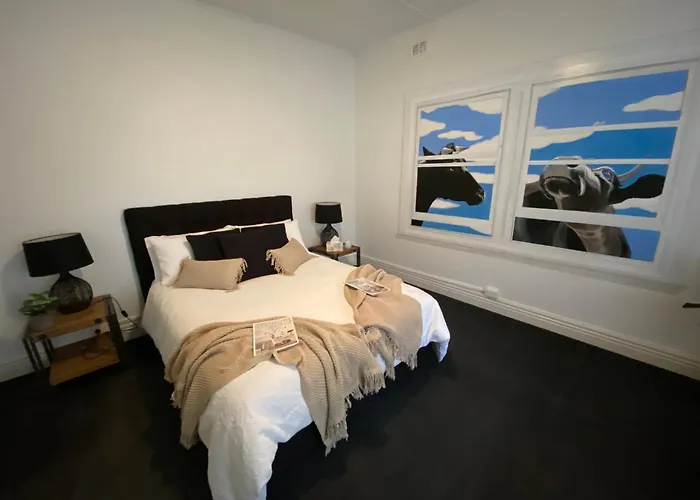 Two Cow Cottage Bed & Breakfast
