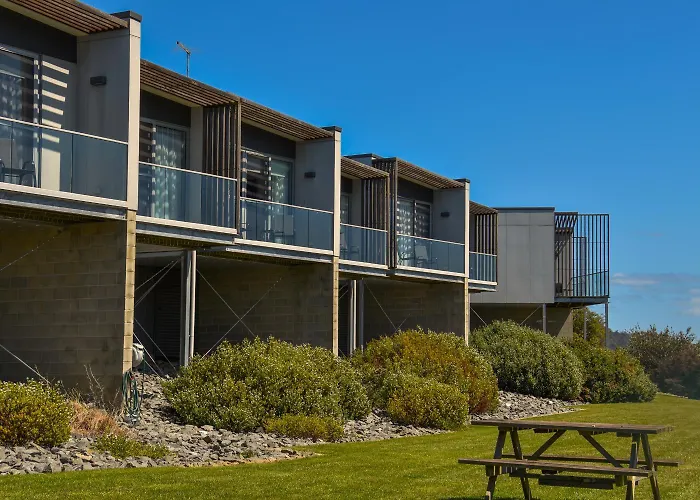 Rosevears Riverview Hotel