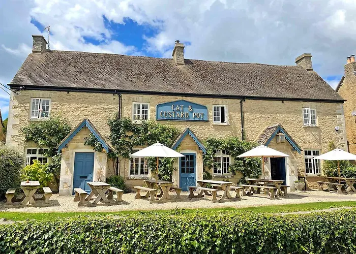 Cat And Custard Pot Inn