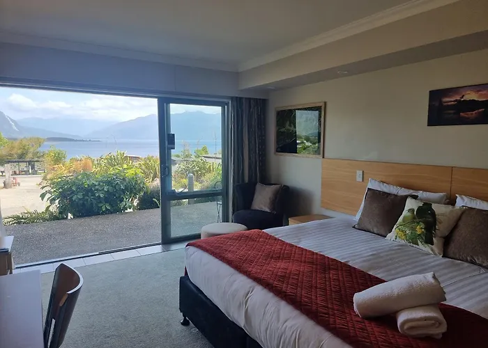 Hotel Lake Brunner