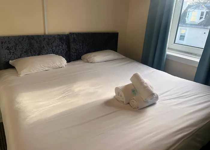 Irvine Riverside Guesthouse