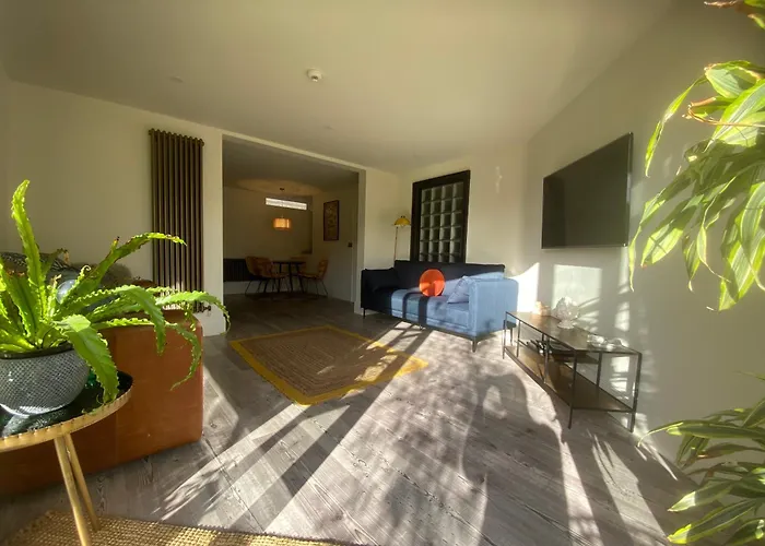 Halford House - Adults Only