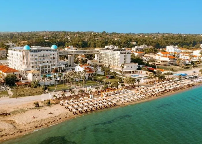 Santa Beach Hotel