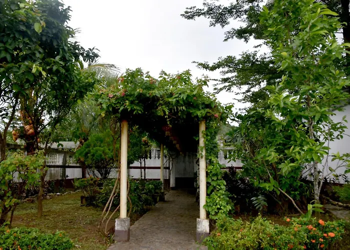 Isla De Oro Hotel Mamburao