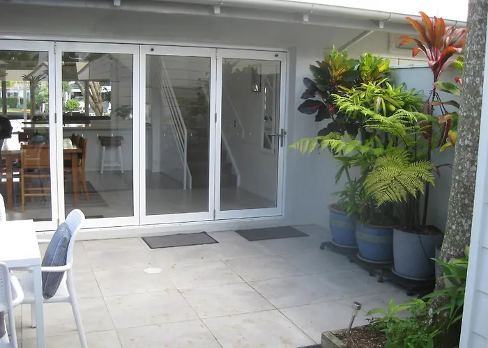 Noosa Entrance Waterfront Resort
