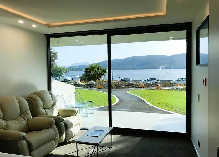 Fiordland Lakeview And Apartments