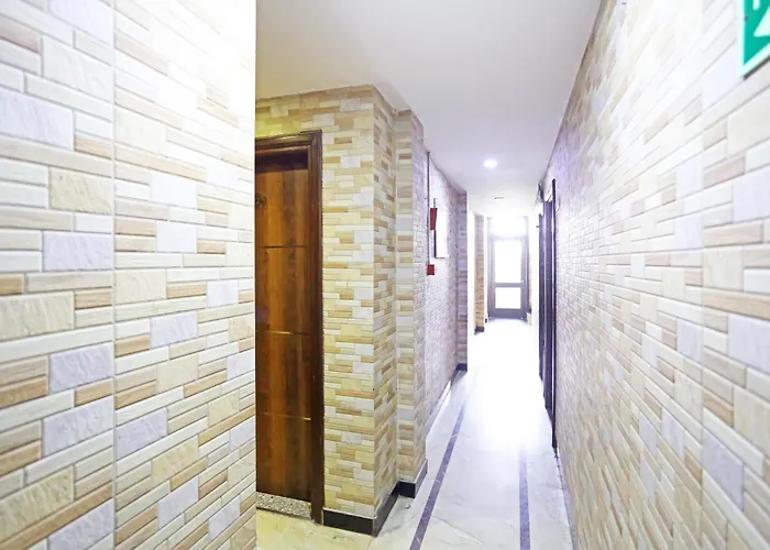 Preet Palace -5 Mints Walk From Nizamuddin Railway Station