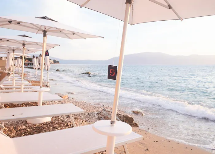 Azar Luxury Suites Vlorë