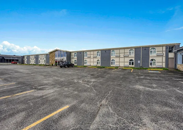 Travelodge By Wyndham Sarnia