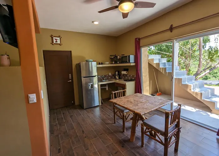 Casa Arcoiris Zihuatanejo B&B