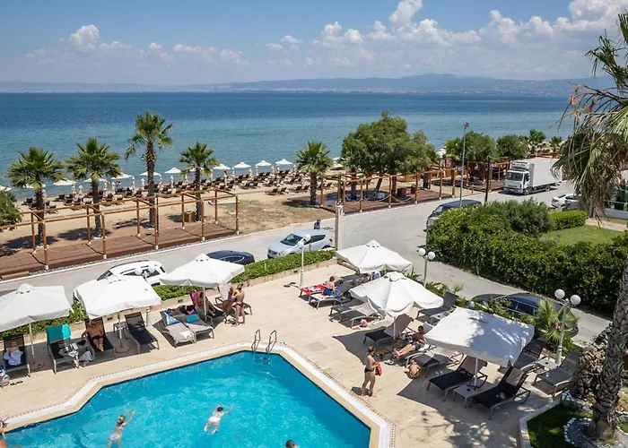 Santa Beach Hotel