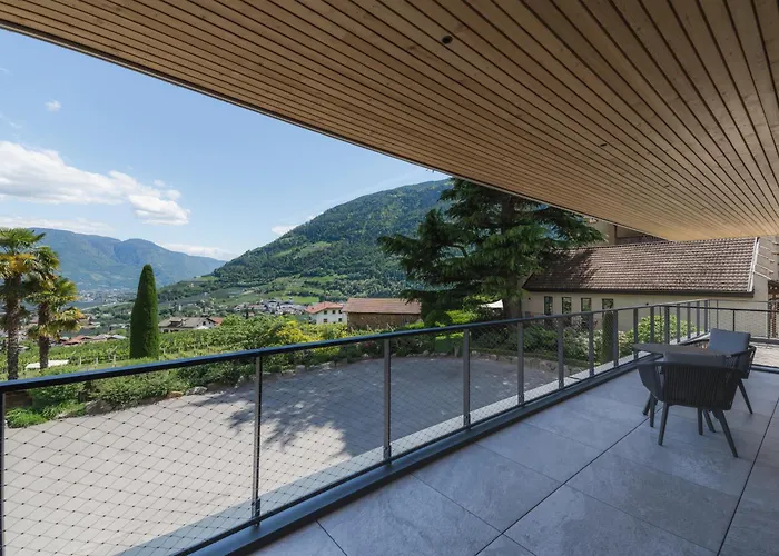 Schloss Plars wine&suites Algund