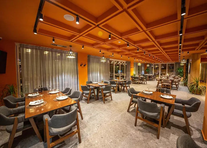 Azure Inn Hotel Sarandë