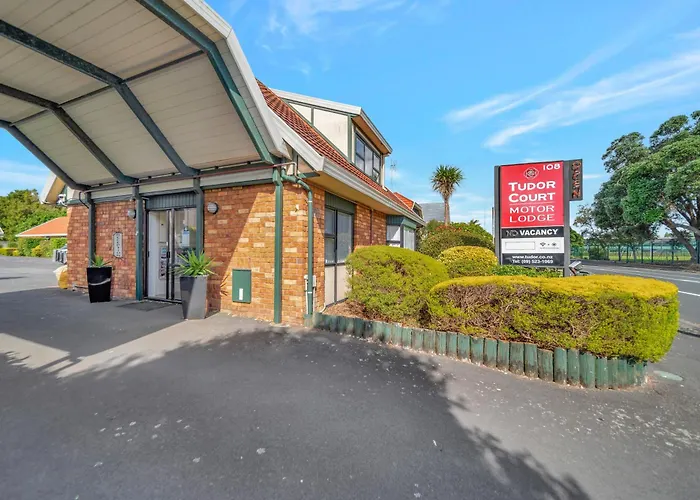 Tudor Court Motor Lodge