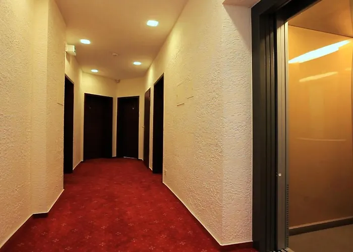 Adesso Hotel