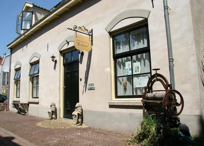 Hotel Hanzestadslogement De Leeuw in het centrum, Snoepwinkel, Hanzemuseum, Koffieschenkerij met Binnenplaats, Kamers met keukentje en Ontbijtservice
