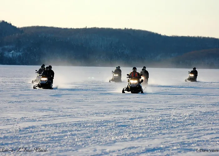 Auberge Du Lac-A-L'Eau-Claire
