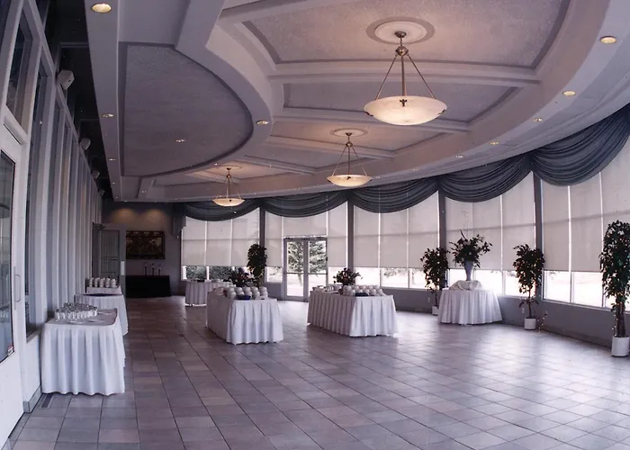 Chateau Louis Hotel & Conference Centre