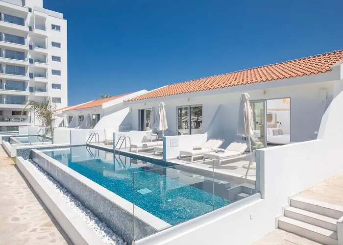 Bohemian Gardens Hotel Protaras