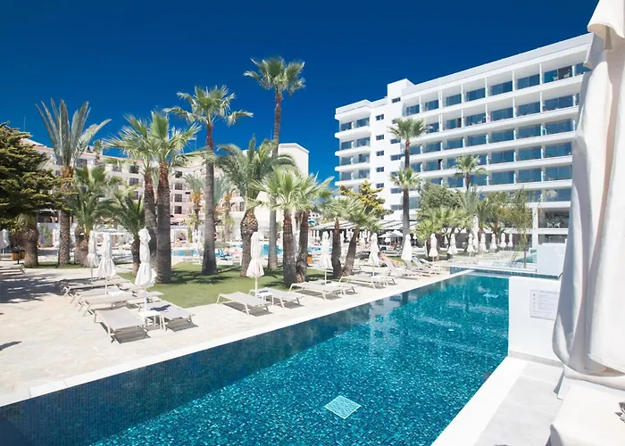 Bohemian Gardens Hotel Protaras