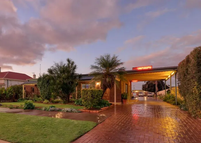 Oasis Motor Inn
