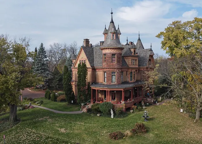 Henderson Castle Inn