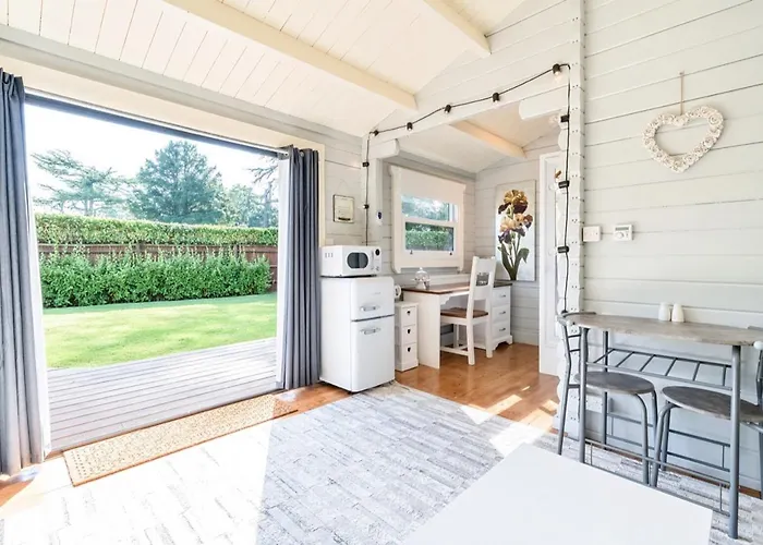 Tilehouse Lodge Denham 