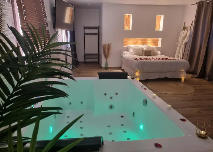 Suite Avec Jacuzzi et jardin privé dans un écran de verdure au calme et 20min Paris