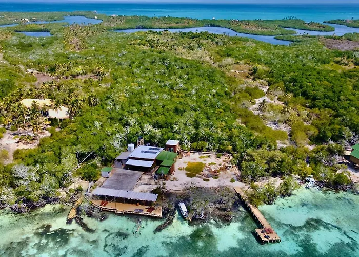 Medusa Hostel Isla Tintipan