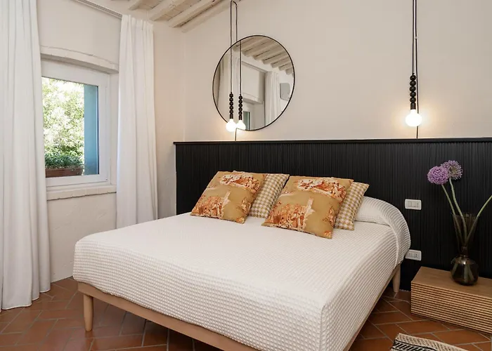 Scarlea Rooms Cecina 