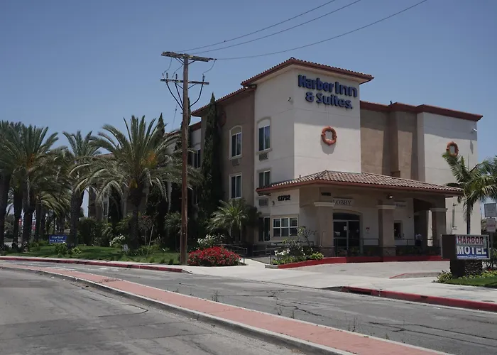 Harbor Inn & Suites
