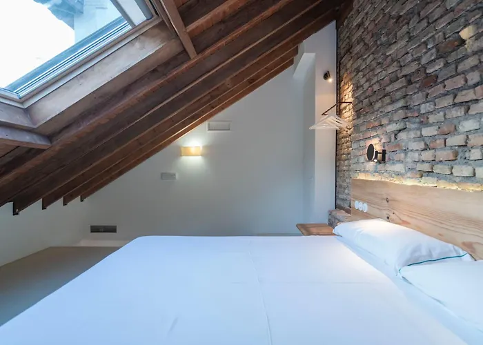 La Moderna Suites
