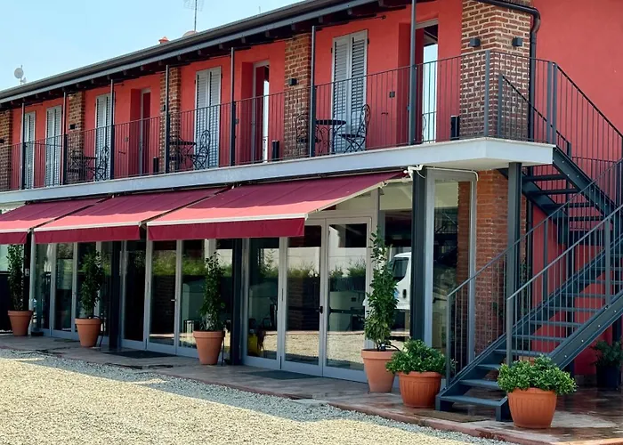 Cascina Vittoria Restaurant Lab&Rooms Rognano