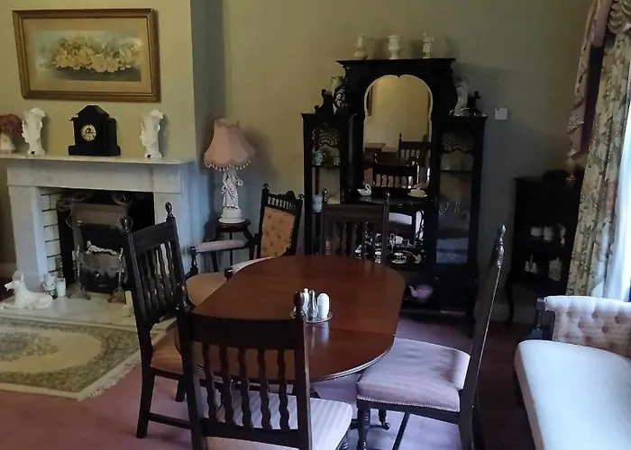 Pinewood Lodge Guest House