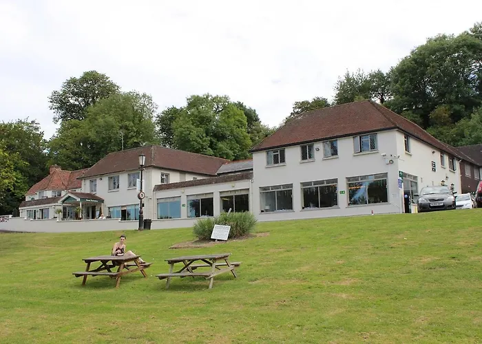 Shillingford Bridge Hotel