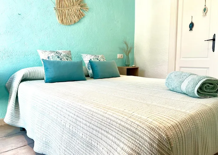 Bed and Breakfast La Puerta Azul Jávea